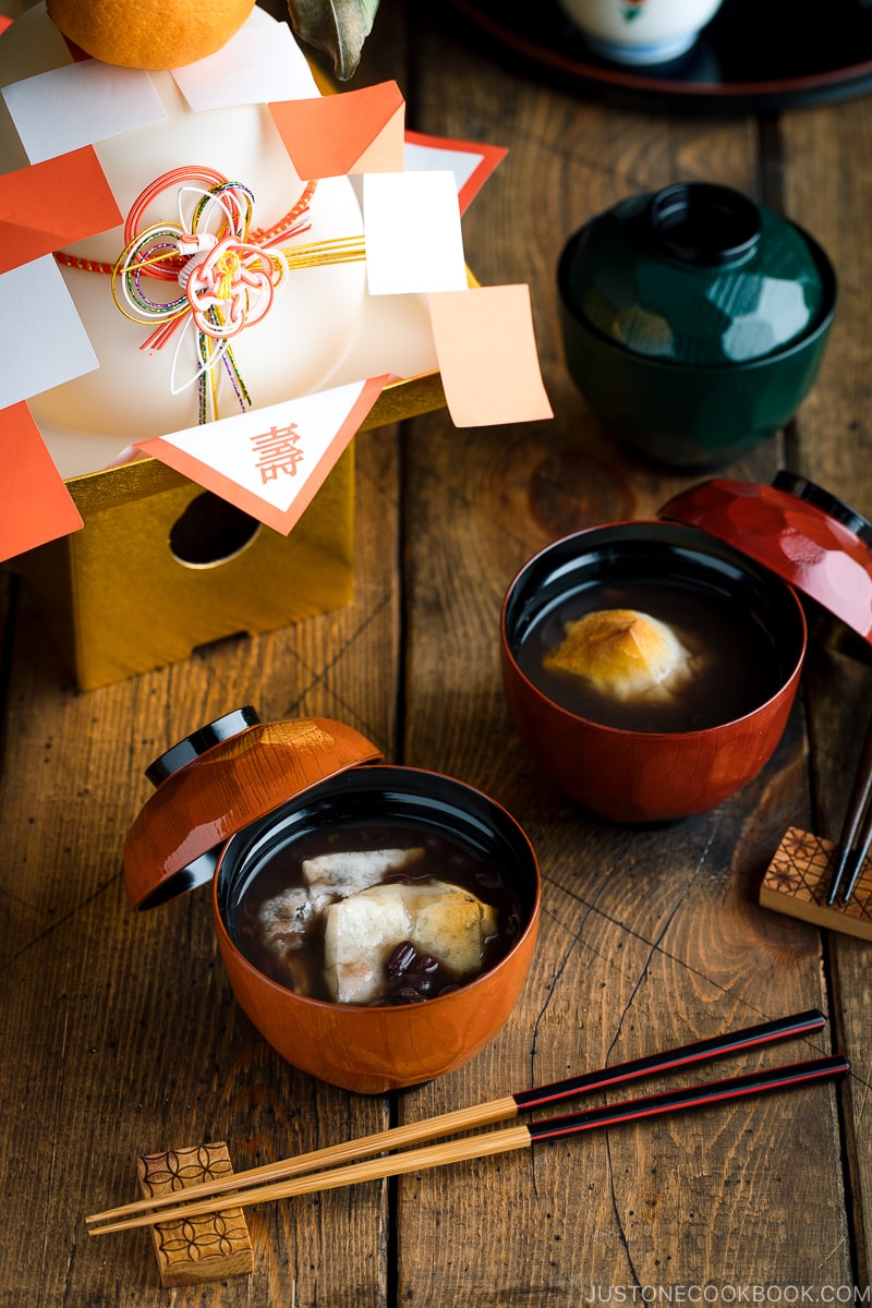 Japanese lacquer bowls containing red bean soup with mochi.