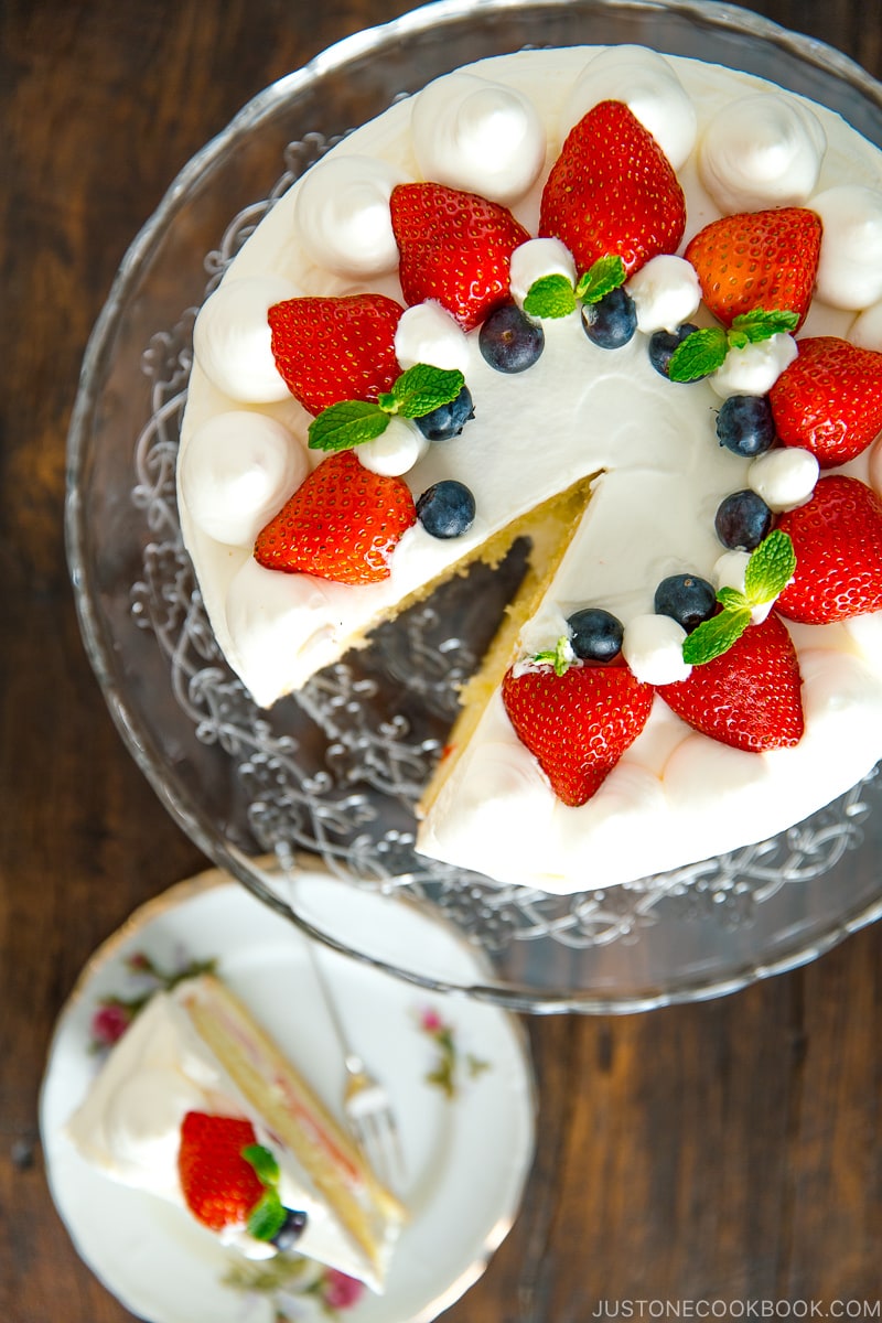 Japanese Strawberry Shortcake 苺のショートケーキ • Just One Cookbook