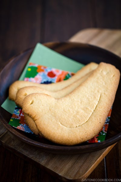 A wooden tray containing a dove-shaped butter cookies (copycat Hato Sabure).