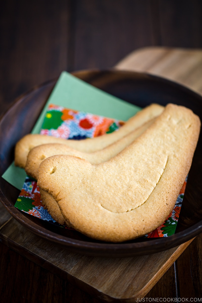 A wooden tray containing a dove-shaped butter cookies (copycat Hato Sabure).