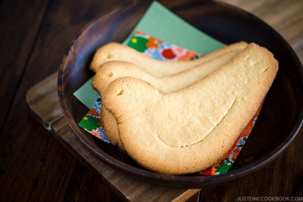A wooden tray containing a dove-shaped butter cookies (copycat Hato Sabure).