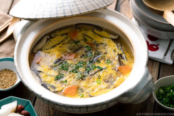 Chicken Zosui (Japanese rice soup) served in a donabe, Japanese earthenware pot.