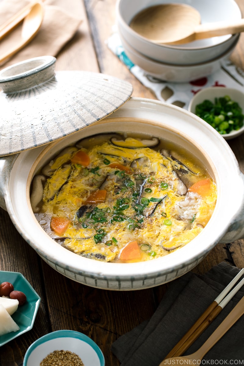 Chicken Zosui (Japanese rice soup) served in a donabe, Japanese earthenware pot.