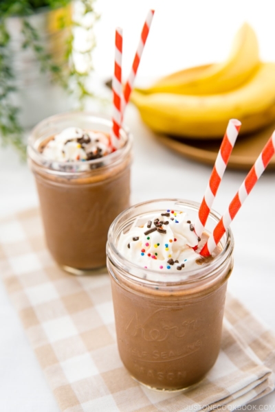 Chocolate banana smoothies in a mason jar.