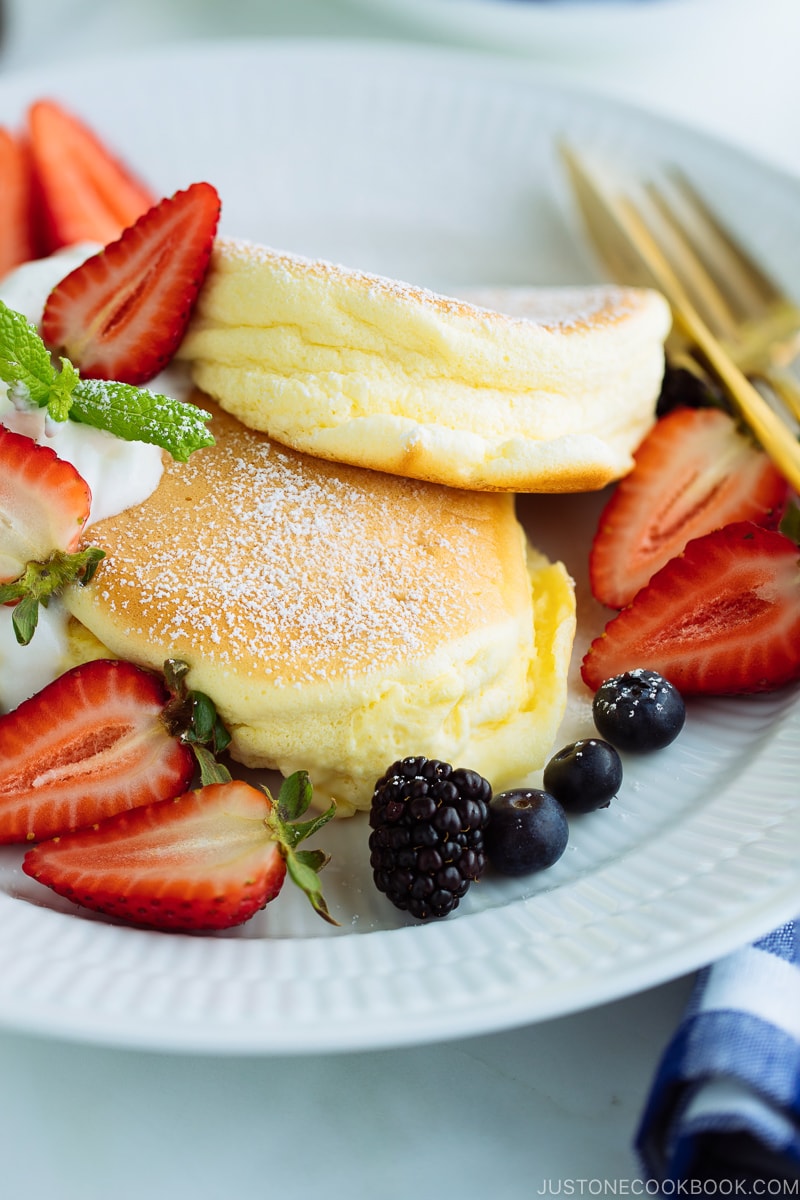 Fluffy Japanese Souffle Pancakes スフレパンケーキ • Just One Cookbook