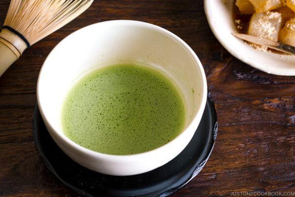 Matcha Latte (Video) 抹茶ラテ • Just One Cookbook