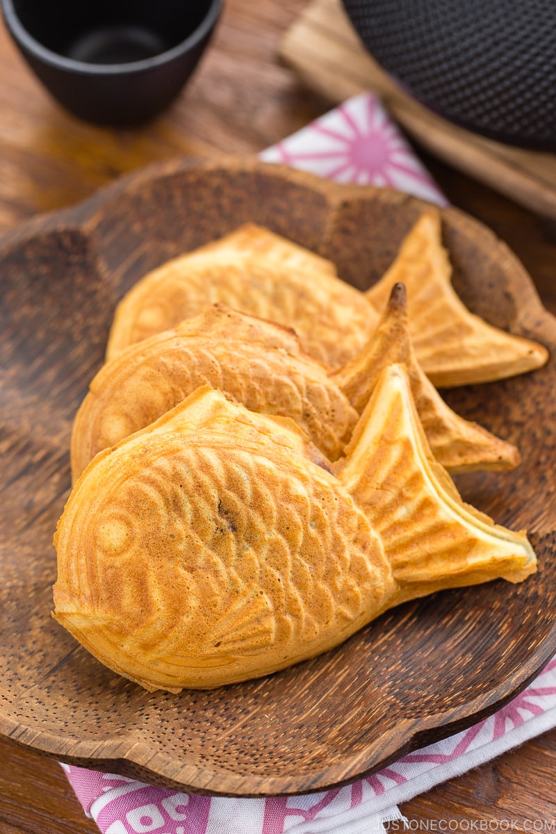 Taiyaki served on a wooden plate.