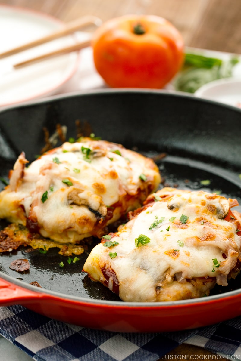 A cast iron skillet containing Tofu Pizza.