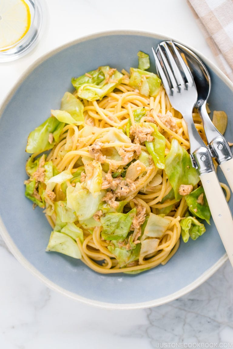 Miso Butter Pasta with Tuna and Cabbage キャベツとツナの和風パスタ • Just One Cookbook