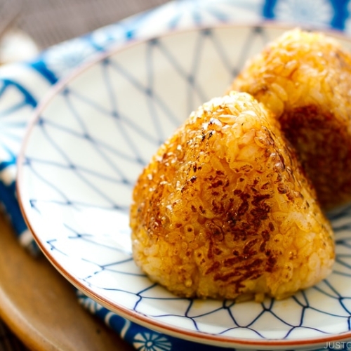 A Japanese blue and white plate containing Yaki Onigiri - Japanese Grilled Rice Balls).