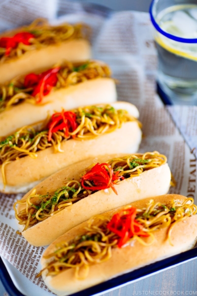 Yakisoba Pan (Yakisoba Dog) served in a baking tray.