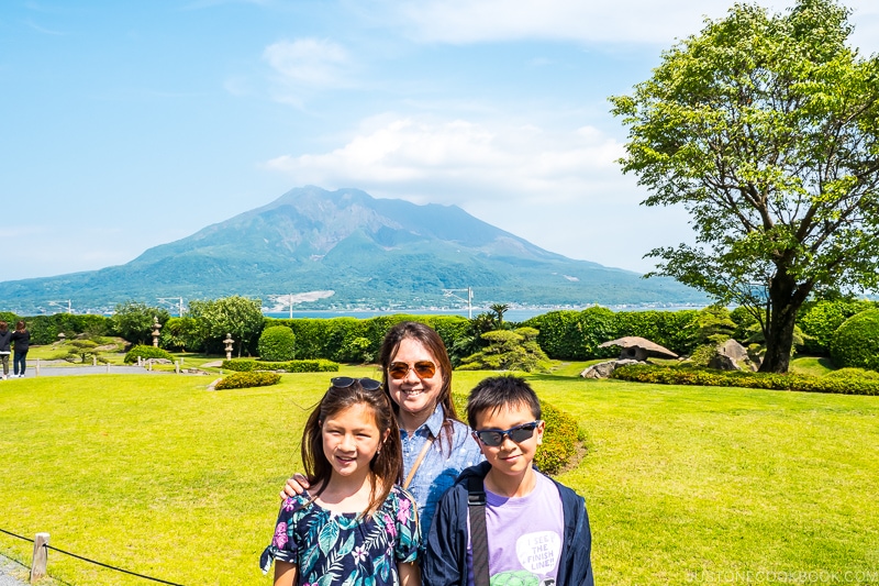 view of Sakurajima from Sengan-en 仙巌園