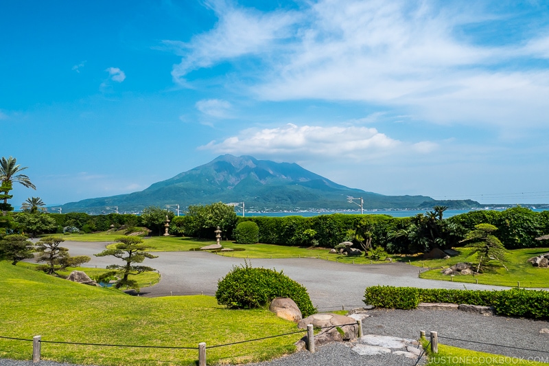 view of Sakurajima from Sengan-en 仙巌園