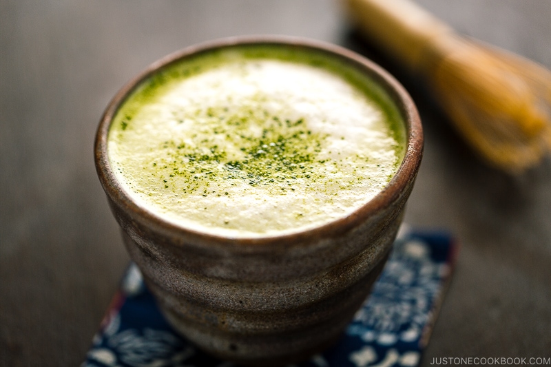 Matcha Green Tea Latte in a Bizenware cup.