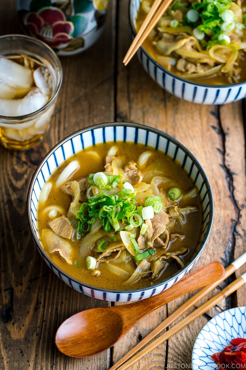 Curry udon in a Japanese bowl.