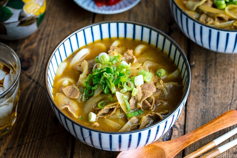 Curry udon in a Japanese bowl.