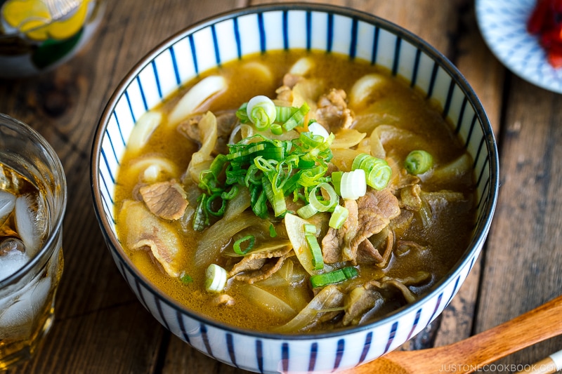 Curry udon in a Japanese bowl.