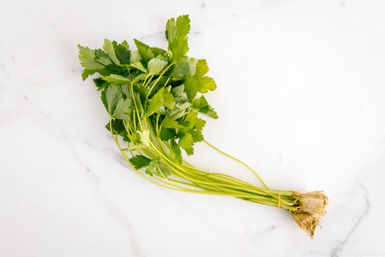 Mitsuba (Japanese Wild Parsley) • Pantry • Just One Cookbook