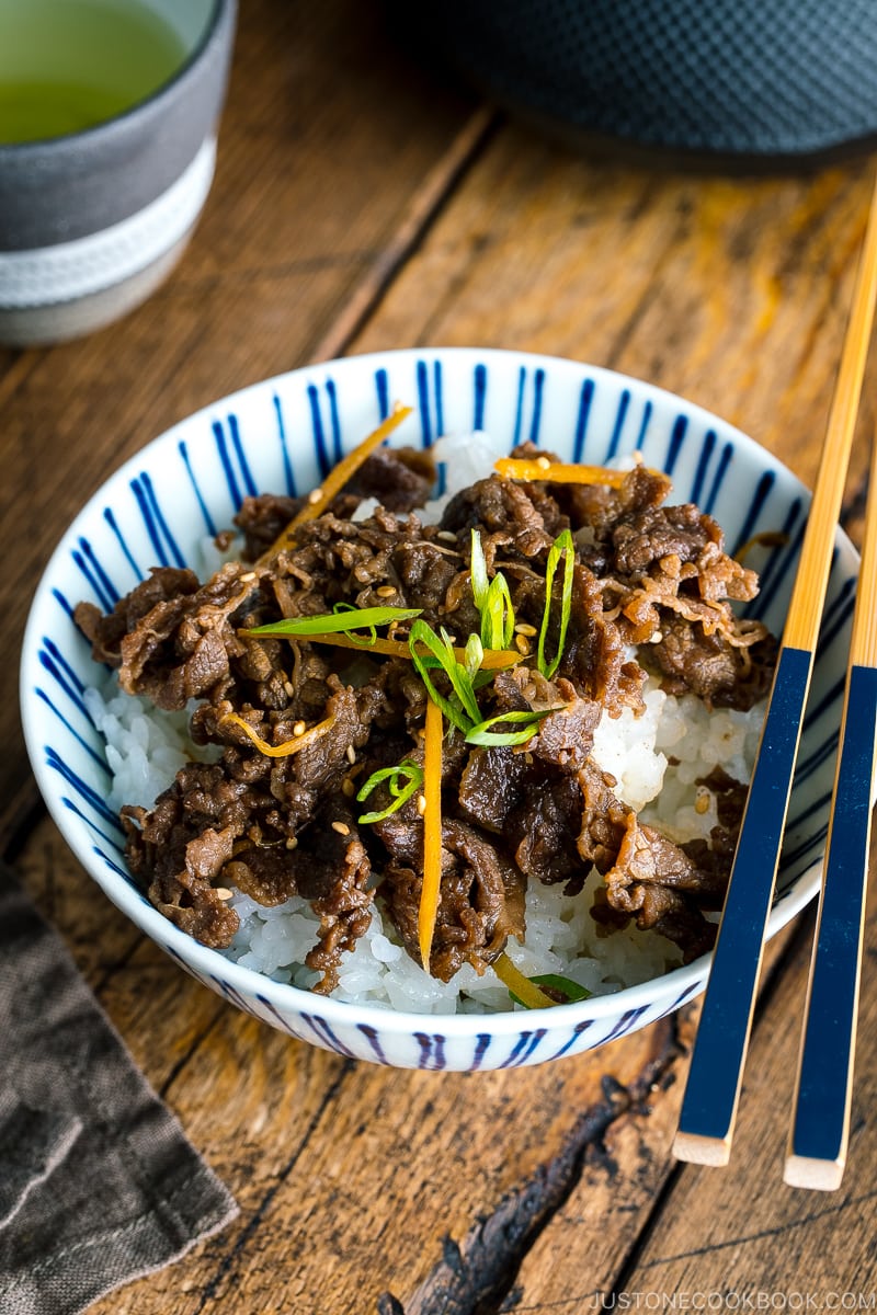 A bowl of steamed rice topped with Simmered Beef with Ginger (Shigureni).