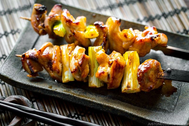 A ceramic plate containing Yakitori.