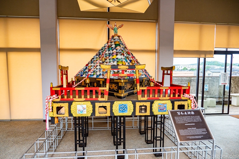 Chawan Mikoshi made of 679 cups and weighing 500 kg