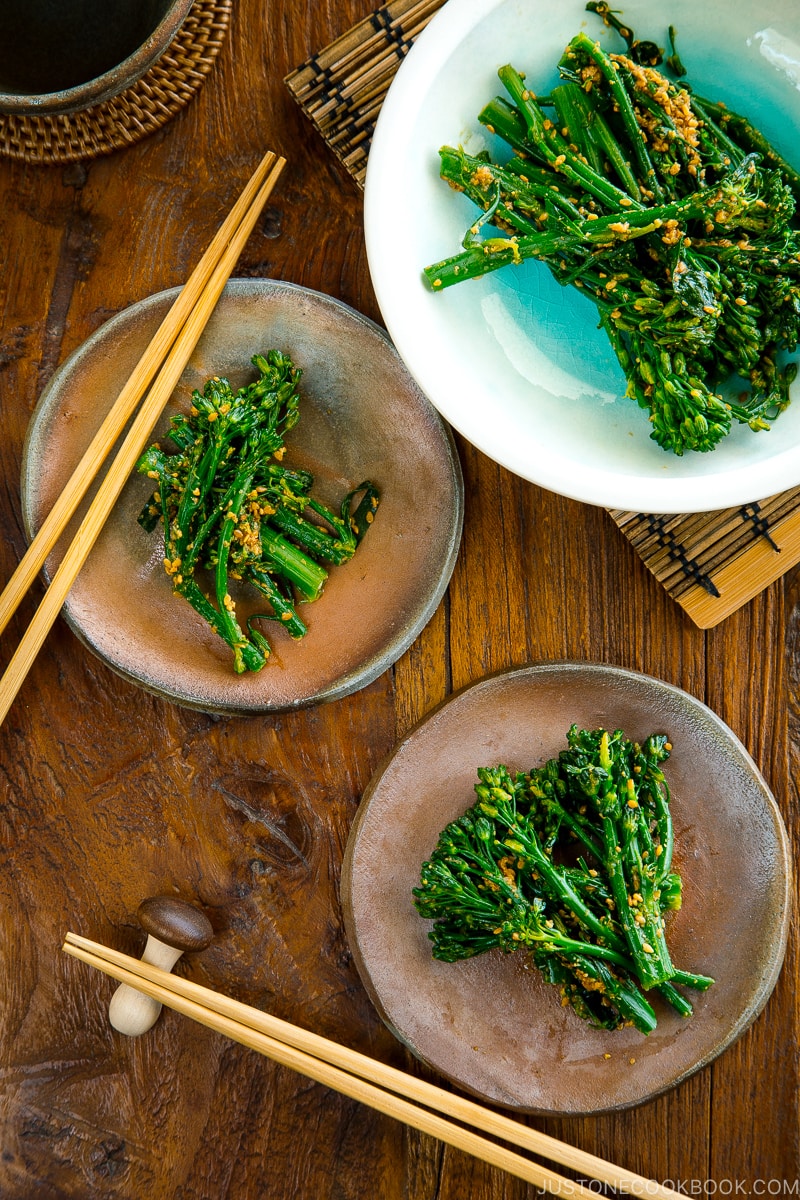 Bizenware plates containing Broccolini Gomaae.