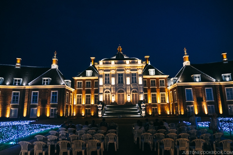 Palace Huis Ten Bosch at night with lights