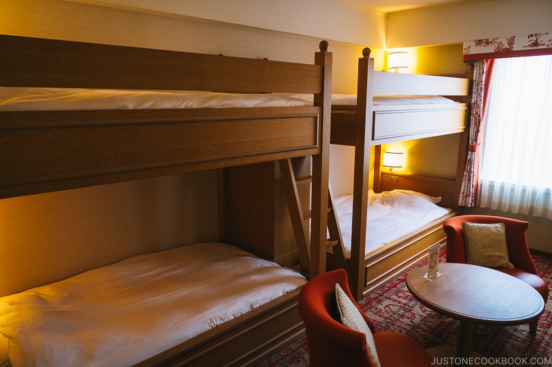4 bed guest room at huis ten bosch