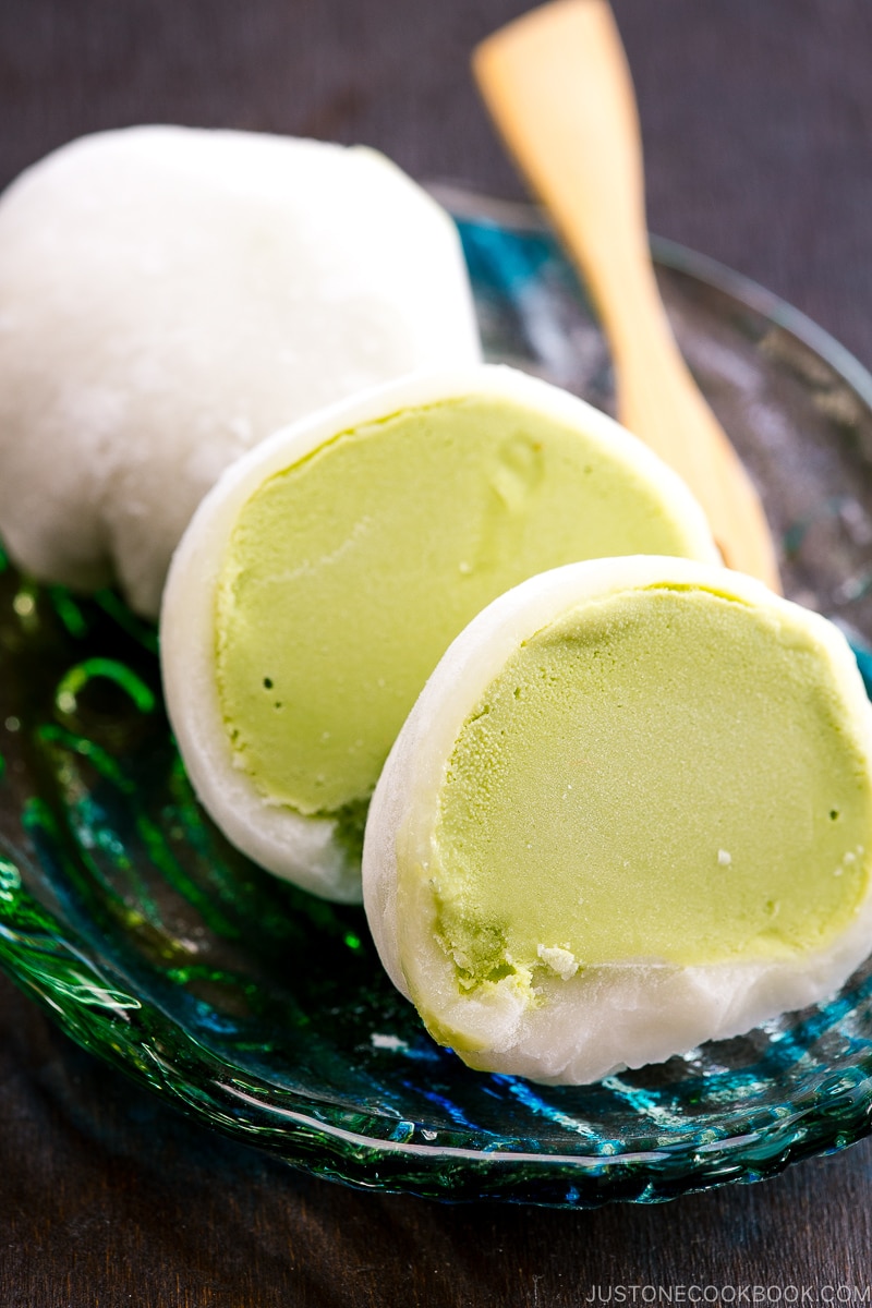 Easy Mochi Ice Cream Recipe (Mango, Chocolate Or Matcha)