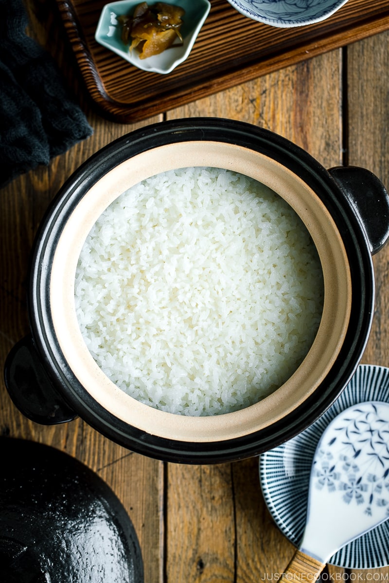 How to Cook Rice in a Donabe 土鍋ご飯の炊き方 • Just One Cookbook