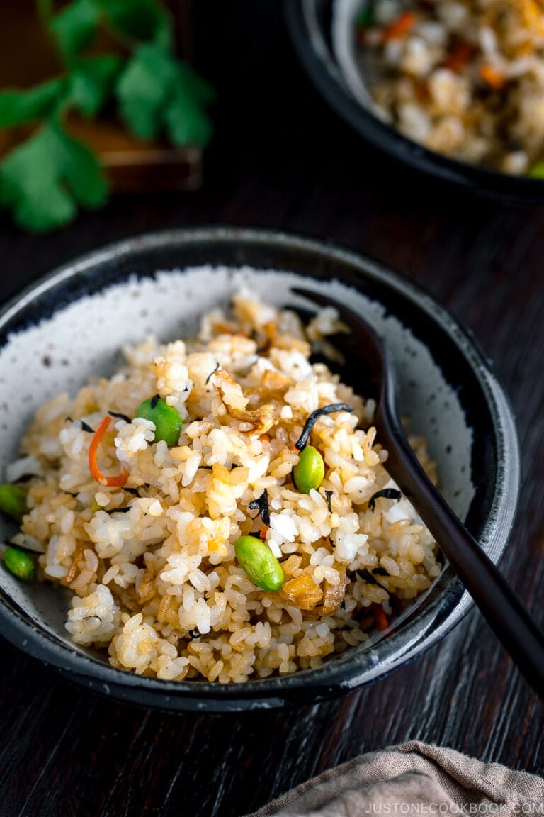 Japanese Fried Rice with Edamame, Tofu and Hijiki Seaweed 枝豆とひじ