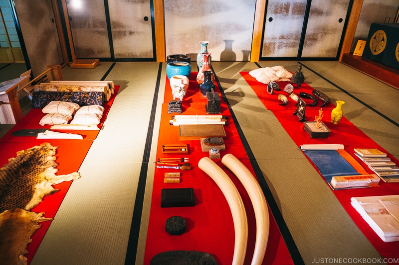 trade goods on the floor in a traditional Japanese room