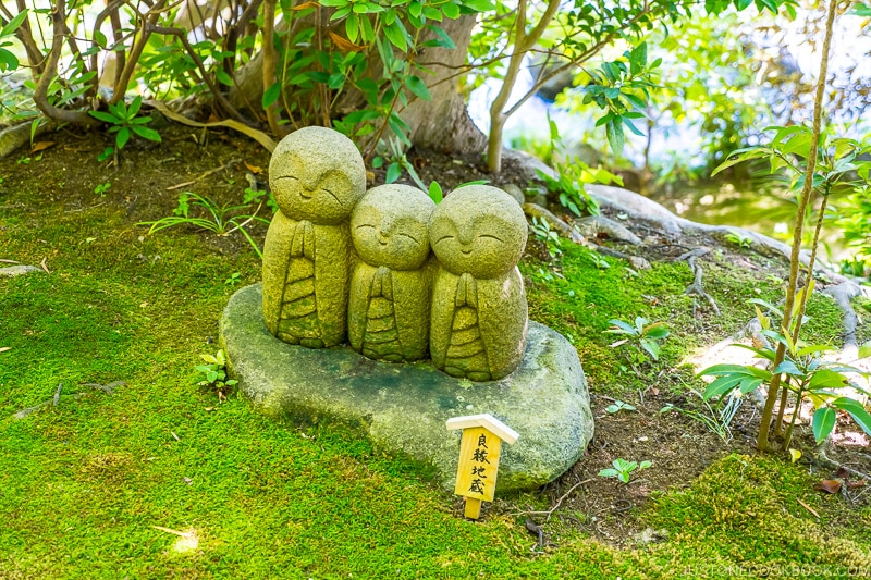 3 jizo statues on moss