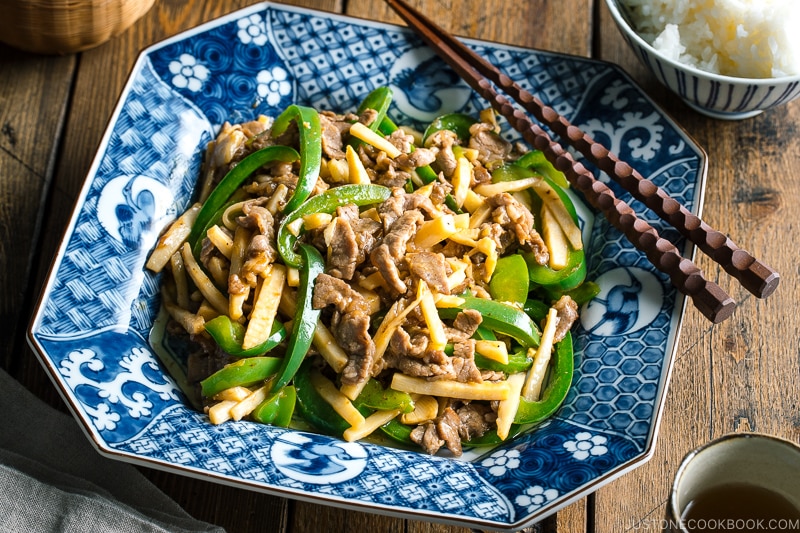 Beef and Green Pepper Stir Fry (Chinjao Rosu) ????????