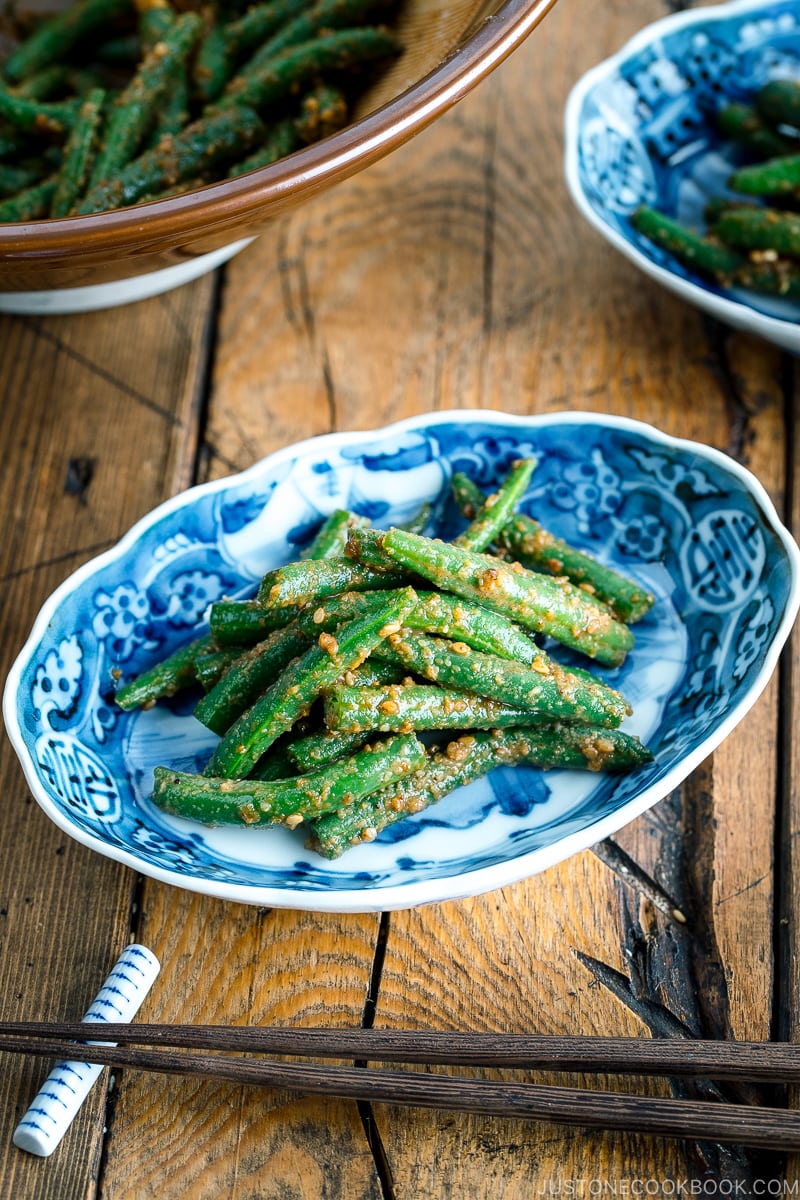 A blue and white dish containing Green bean Gomaae.