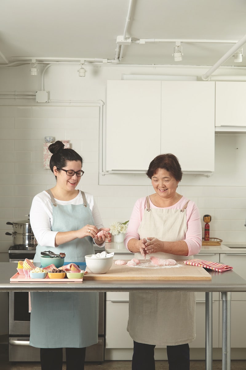 insert page of mochi magic showing Kaori making mochi with her mom