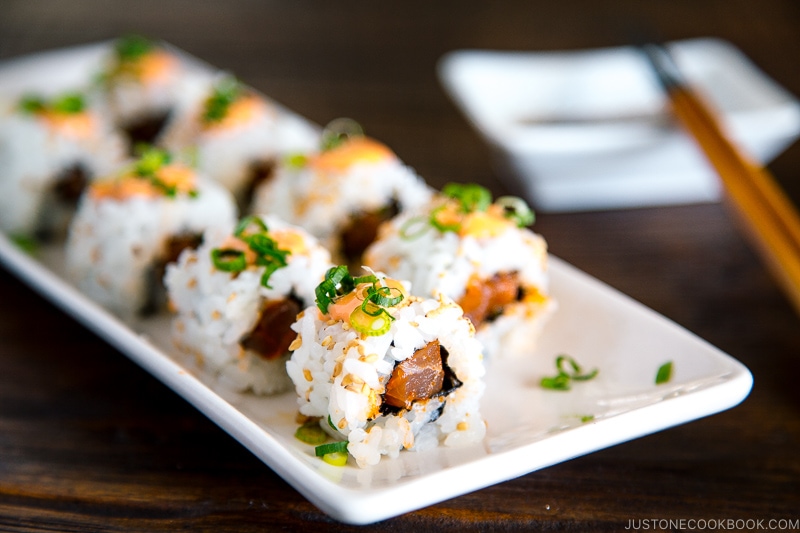 https://www.justonecookbook.com/wp-content/uploads/2020/12/Spicy-Tuna-Rolls-3239.jpg