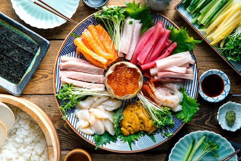 Hand roll ingredients.