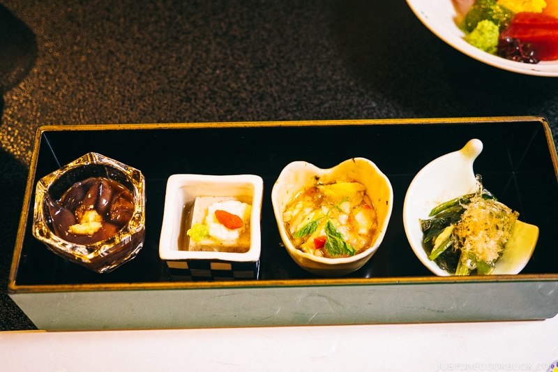 4 appetizer dishes in a tray for kaiseki meal