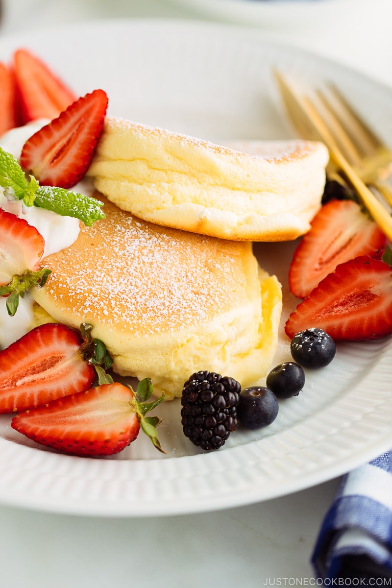 Fluffy Japanese Soufflé Pancakes スフレパンケーキ • Just One Cookbook