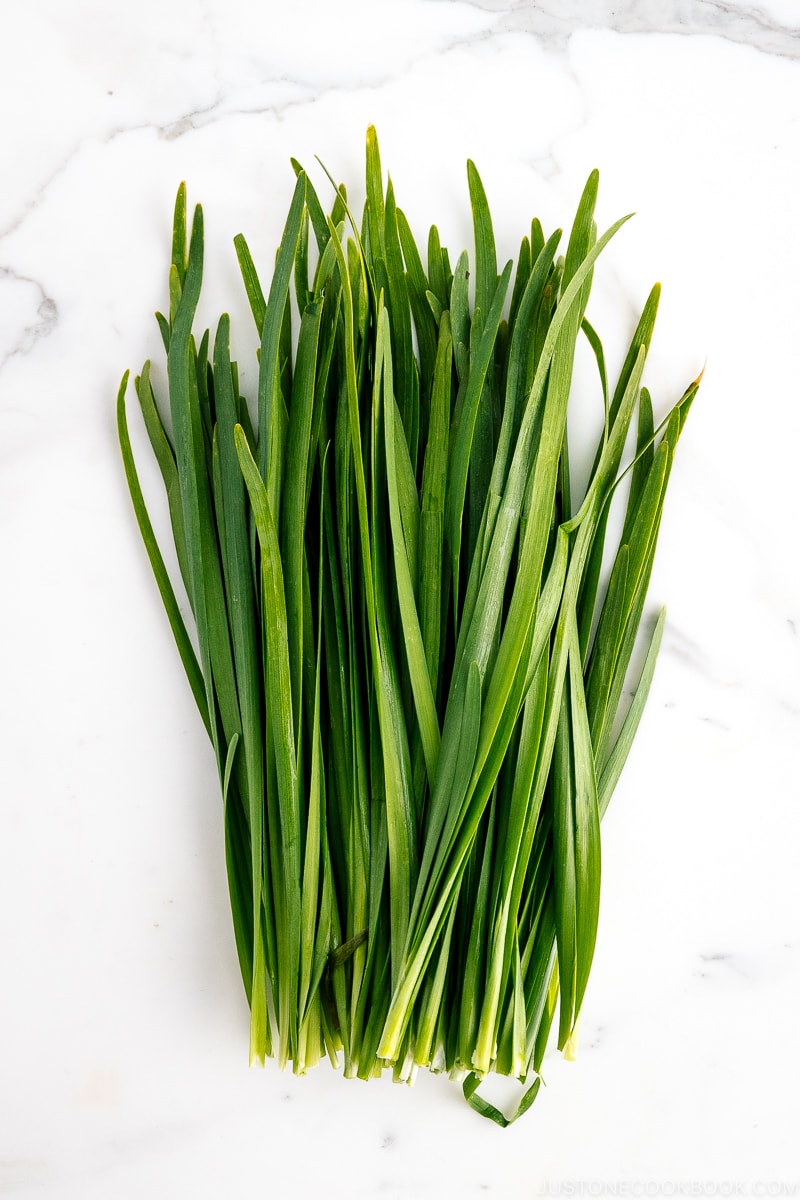 Garlic Chive (Nira)