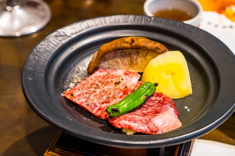 beef and mushroom on a ceramic grill