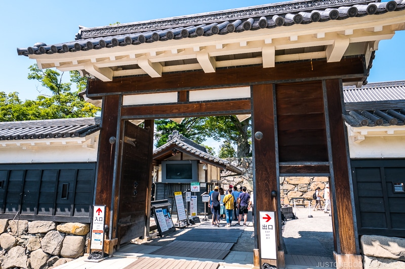 entrance gate to Matsumoto Castle