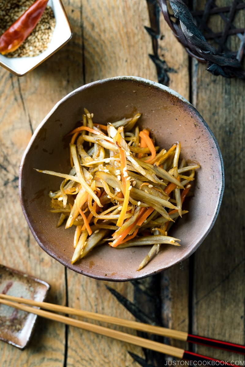 A bizenware containing kinpira gobo, a classic Japanese side dish.