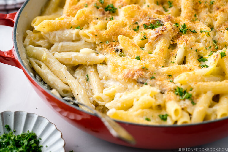 Creamy Napa Cabbage and Bacon Pasta 白菜とベーコンのクリームパスタ • Just One Cookbook