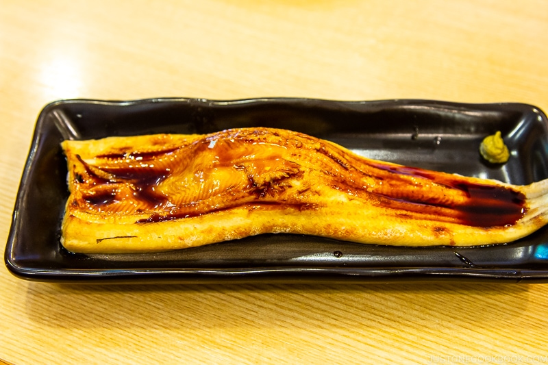 anago sushi at conveyor belt sushi Toppi sushi