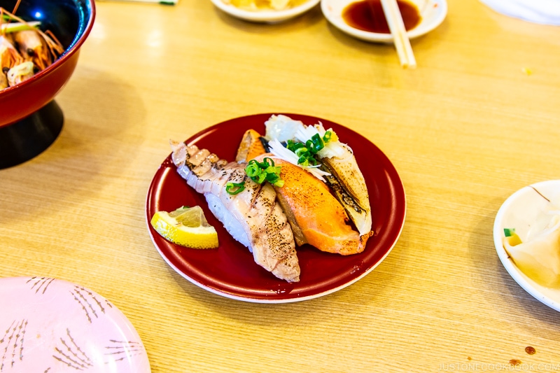 seared sushi at conveyor belt sushi Toppi sushi