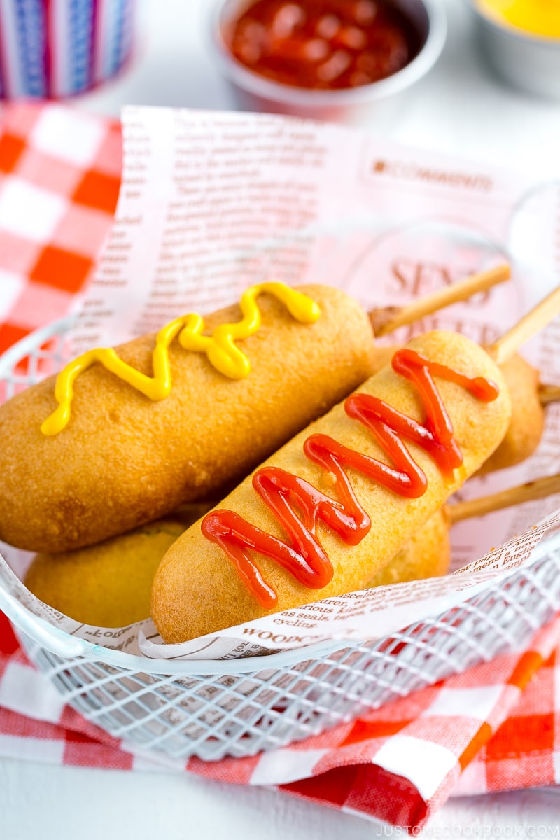 Gourmet Chili Dogs - Bev Cooks