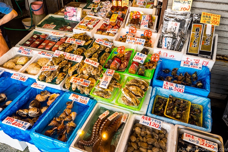 seafood shop at Nijo Market