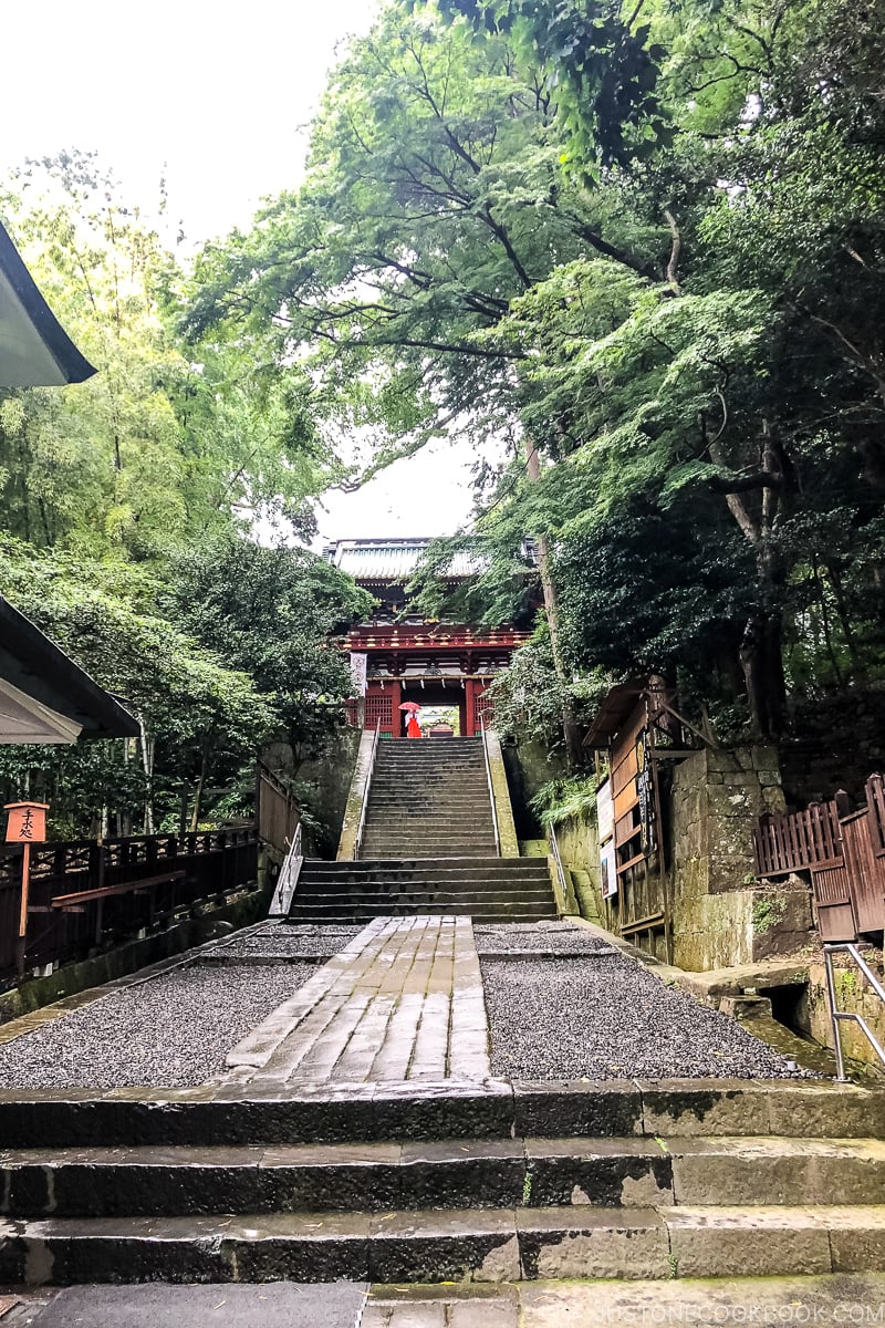 walkway to Rouman (two story gate)